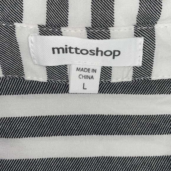 Mittoshop Women’s Flowy Short-Sleeve Button Down Blouse, Size L - Picture 3 of 7